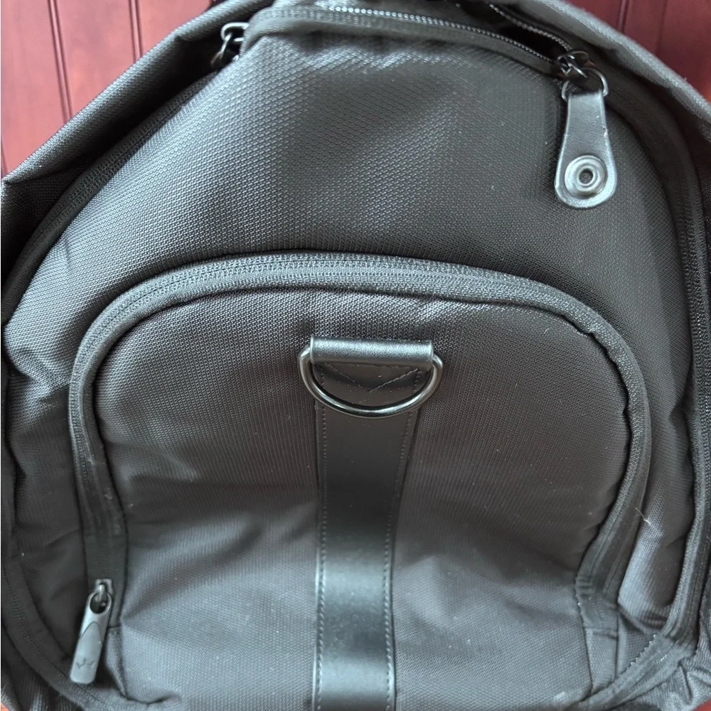 DraftKings branded black nylon duffel bag / suit / large travel many components